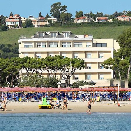 Hotel Cristallo Giulianova Exterior photo